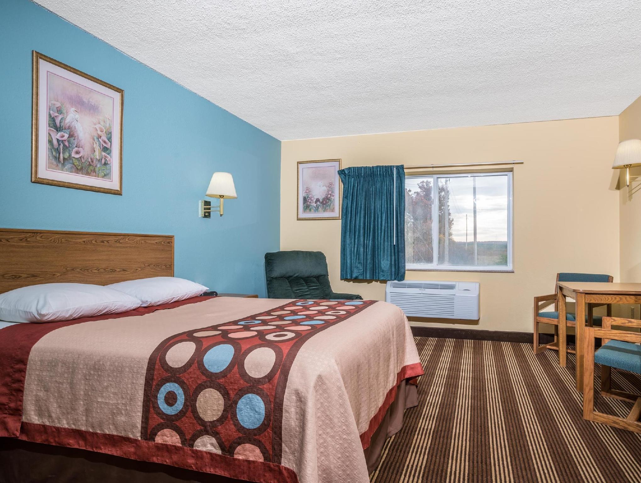 Super 8 By Wyndham Osseo Wi Hotel Bagian luar foto